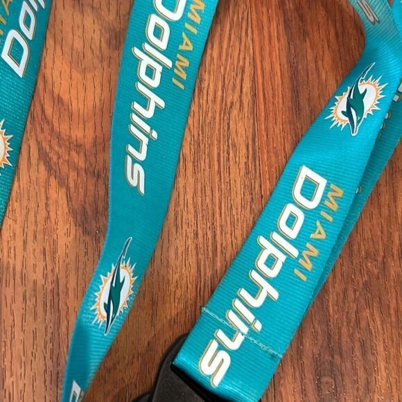 NWT Miami Dolphins NFL badge holder lanyard - Picture 3 of 4